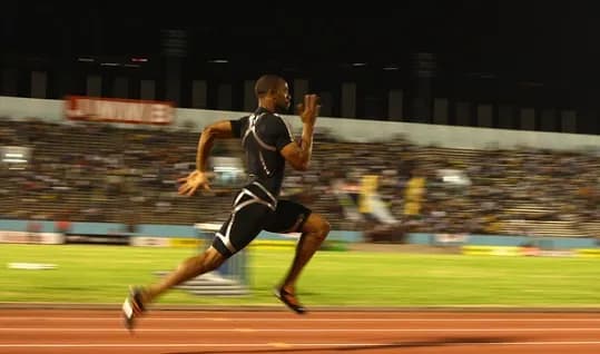 Z jaką prędkością biega Bolt? Zaskakujące fakty o jego osiągnięciach