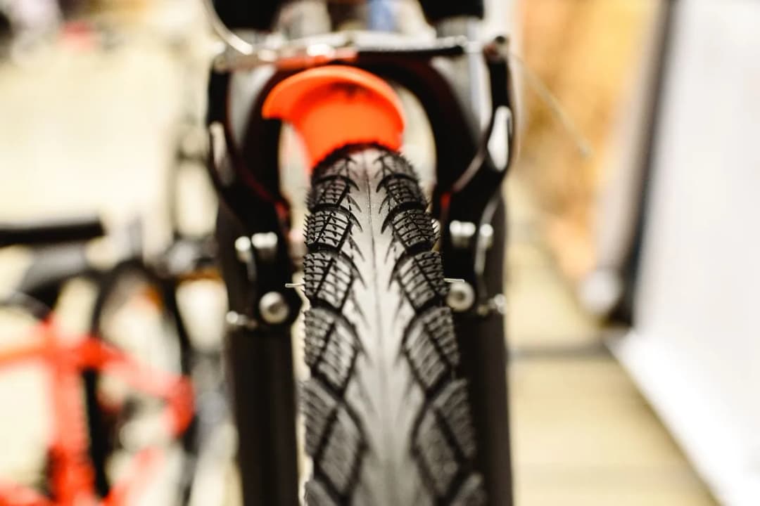 Jak wycentrować koło w rowerze w domu i uniknąć typowych błędów