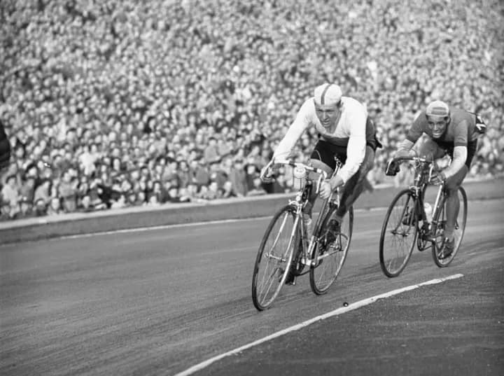 Gazda Kolarz: Pasja do kolarstwa i tradycji wiejskiej Jana Kowalskiego